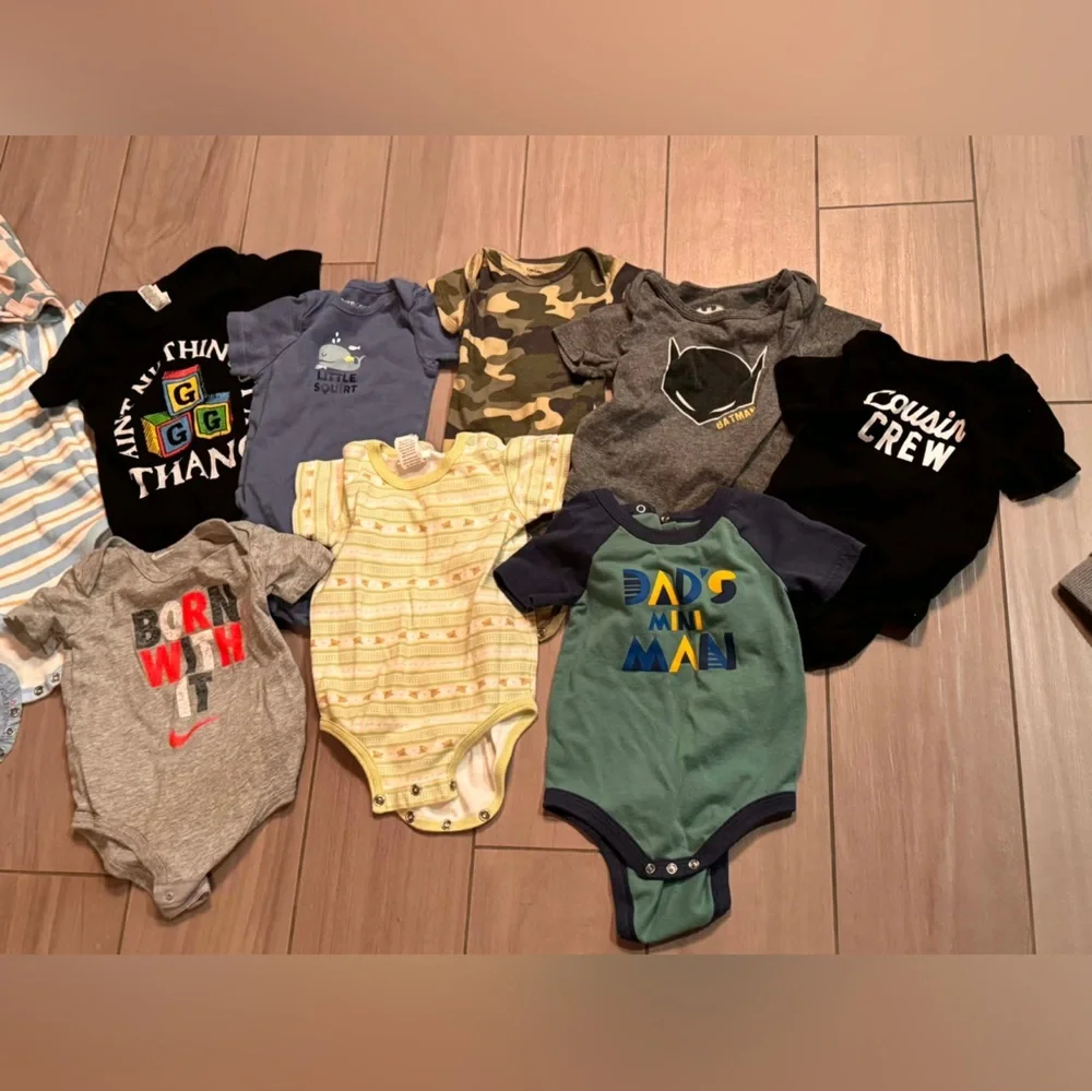 15pc bundle lot 6-9m 1sleeper 10onesies 2pants 1shorts 1shirt no stains or wear
